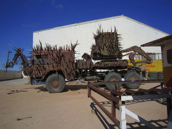 Mad-Max-Fury-Road-Photos-Spiked-Truck