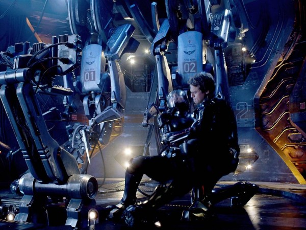 pacific-rim-charlie-hunnam-rinko-kikuchi3-600x450